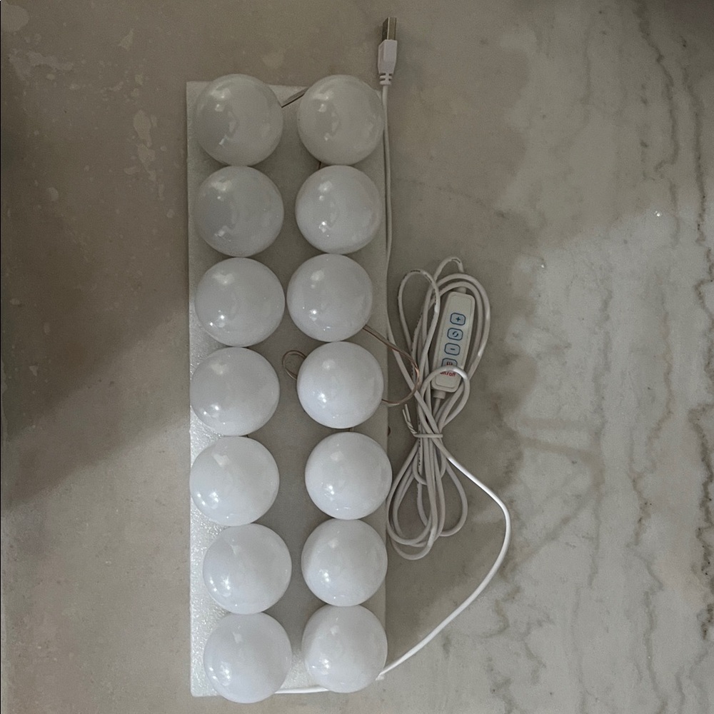 Vanity Mirror LED Light Bulbs - Picture 4 of 4